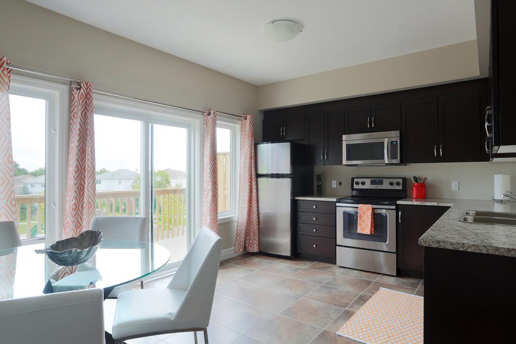 Boardwalk Homes - Executive Townhomes Kitchener Værelse billede